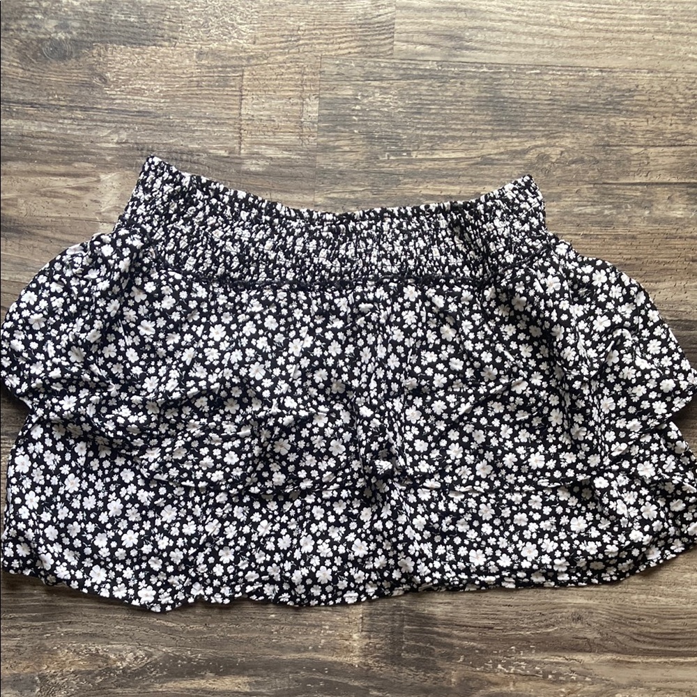 Black and White Bubble Mini Skirt with Ruffled Smocked Design and White Daisy